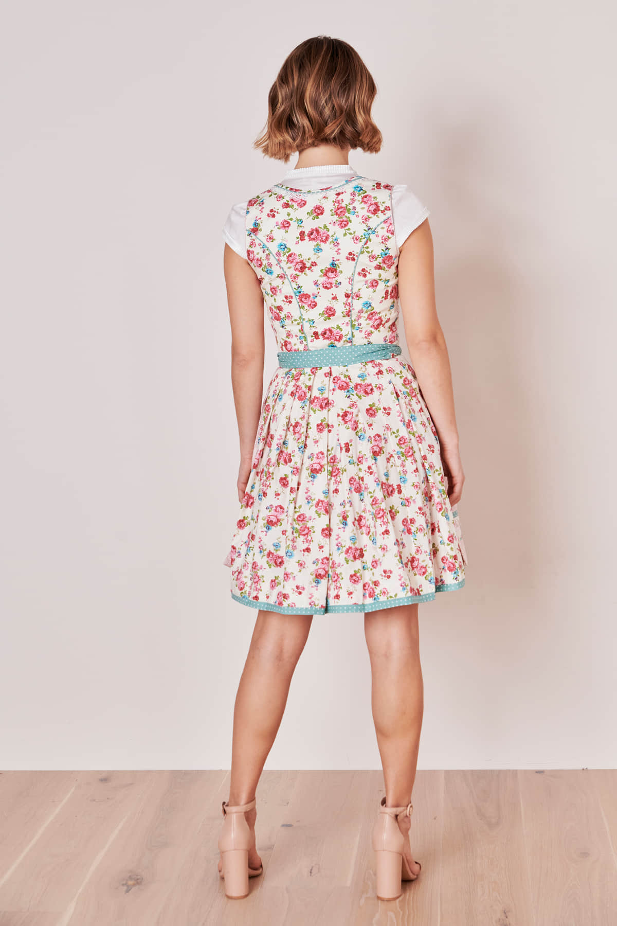 Dirndl Babe Cm In Ecru Im Kr Ger Dirndl Online Shop