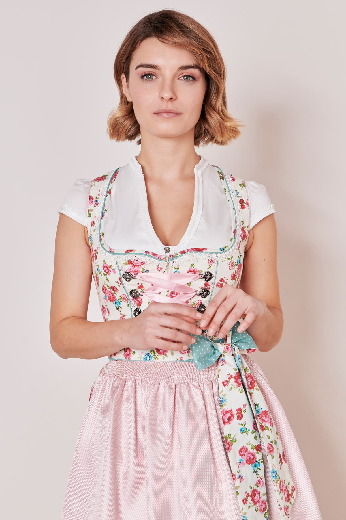 Dirndl Babe Cm In Ecru Im Kr Ger Dirndl Online Shop
