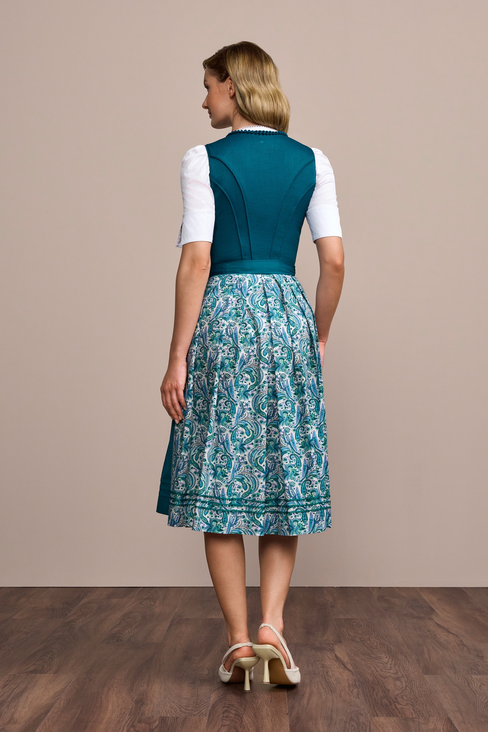 Dirndl Midi Verde Con Grembiule Azzurro – 70 Cm – Costume Oktoberfest In Velluto E Raso – Taglie 36-44 – Eleganza Moderna Per La Festa Della Birra
