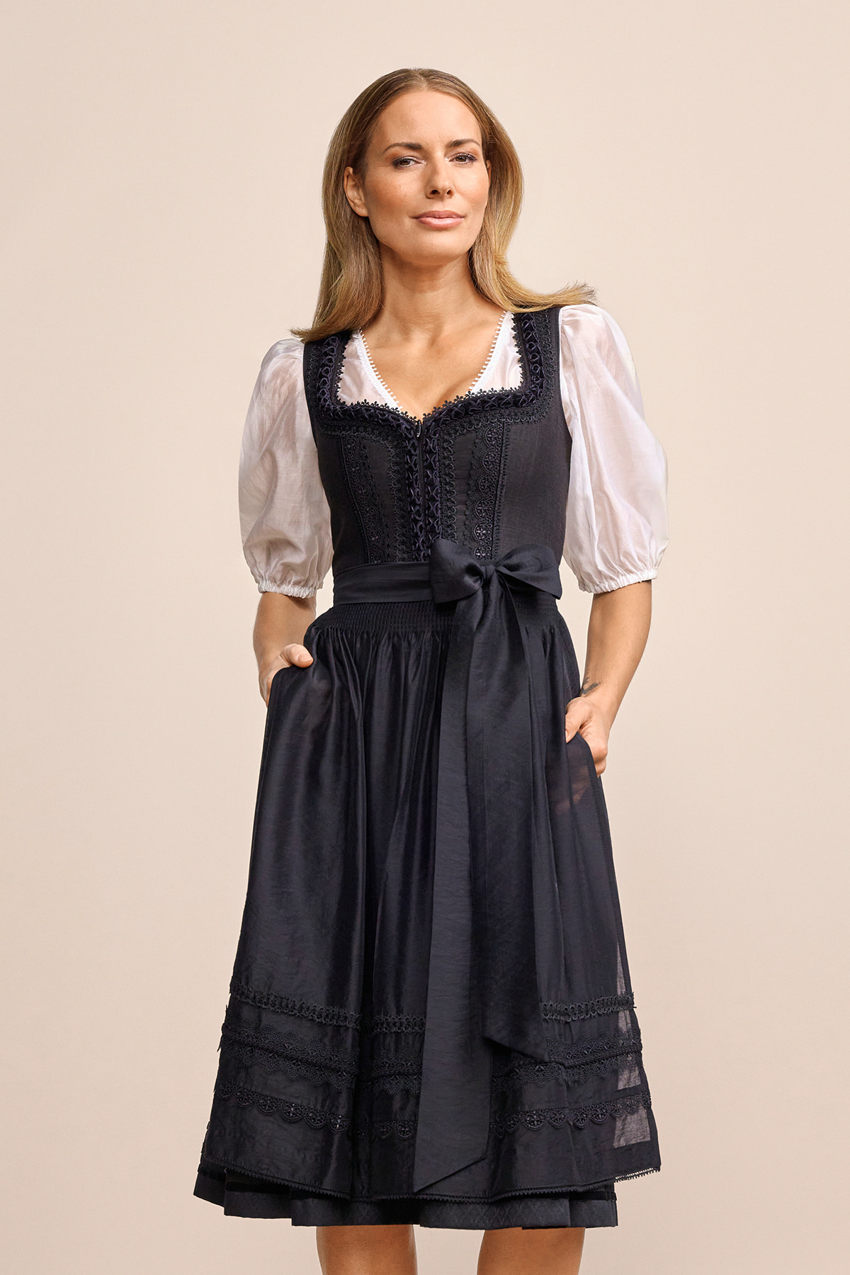 Dirndl Verity (70cm) in Krger Dirndl Online Shop Dirndl Verity (70cm) in Krger Dirndl Online Shop