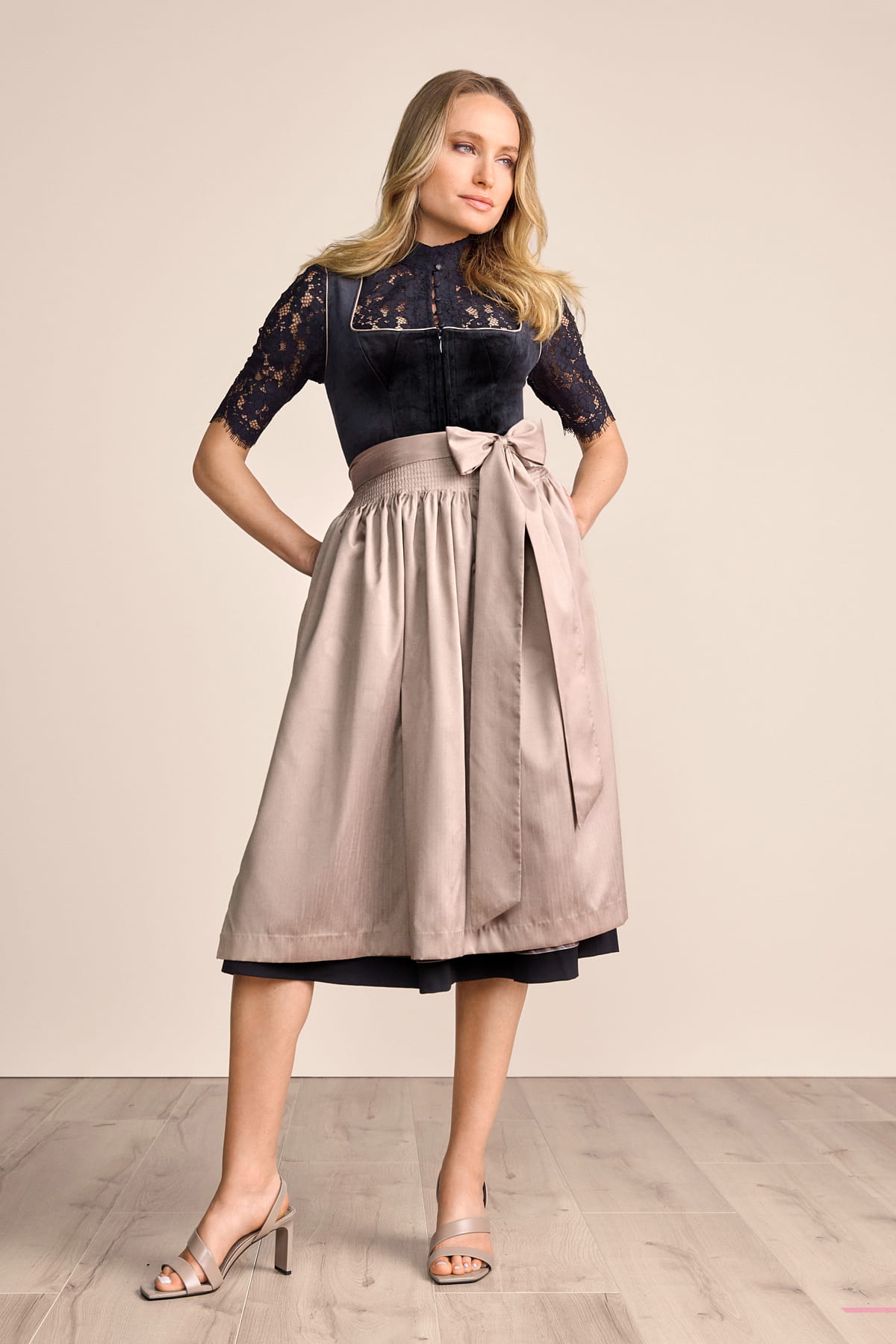 Dirndl Suzanne (70cm)